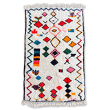 Tapis Azilal Tiwizi sur fond blanc