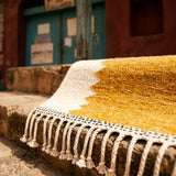 Tapis Zanafi AWRAGH — Or Ambré & Ivoire | Kilim Berbère Héritage