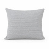 Coussin berbère ADFEL en laine gris, blanc, sur fond blanc