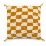 Coussin berbère AGHRUM en laine moutarde, jaune, sur fond blanc