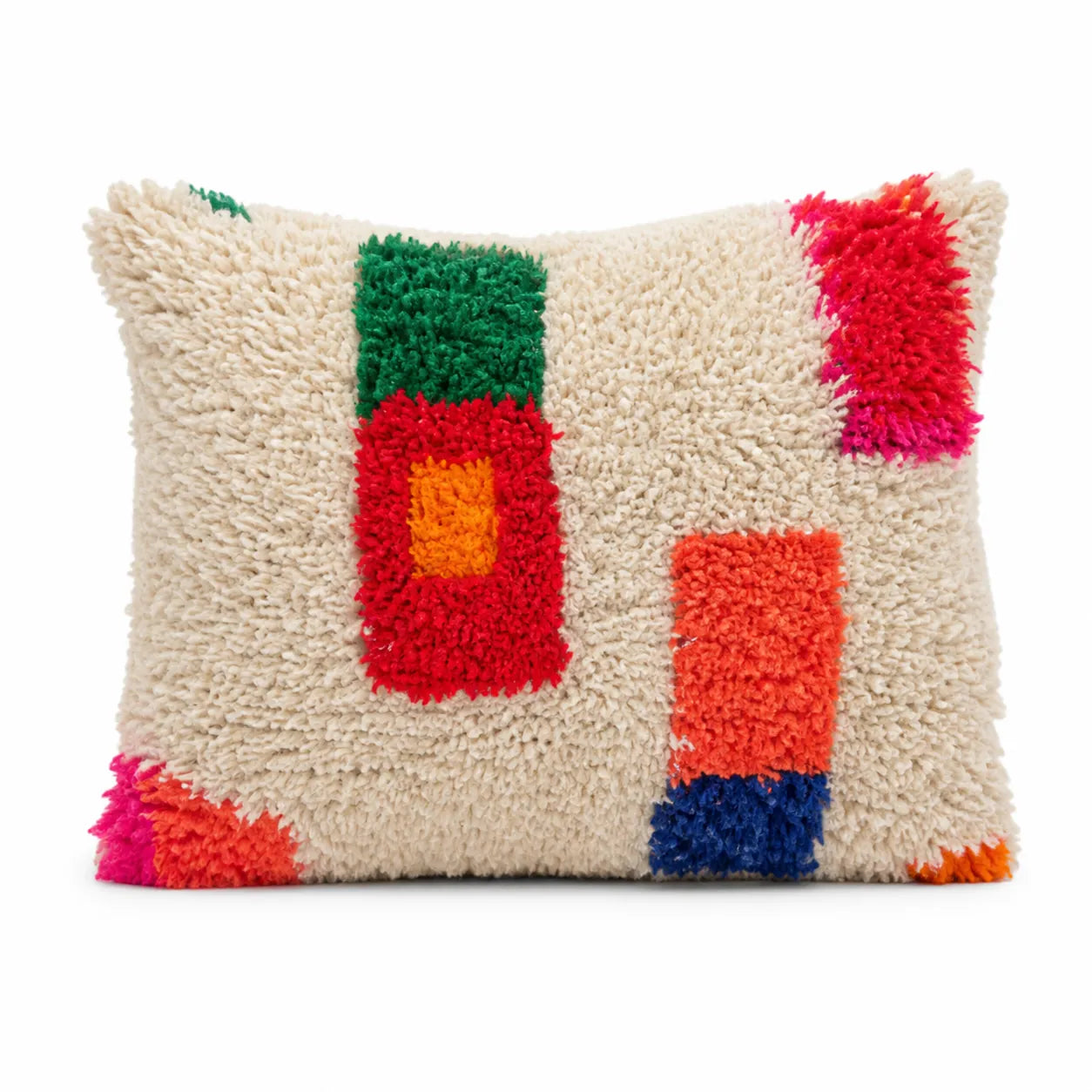 Coussin berbère ASAFAR en laine vert, rouge, sur fond blanc
