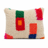 Coussin berbère ASAFAR en laine vert, rouge, sur fond blanc