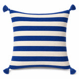 Coussin berbère IGENNA en laine bleu, écru, sur fond blanc