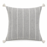 Coussin berbère TAGUT en laine gris, écru, sur fond blanc