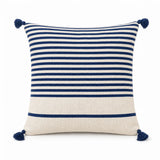 Coussin berbère TIGHRI en laine bleu, marine, sur fond blanc