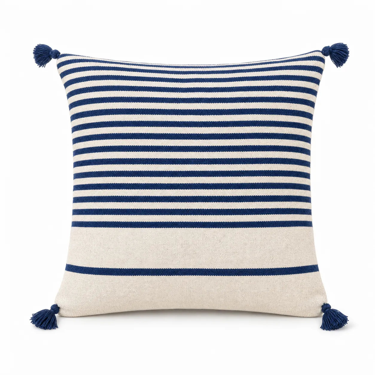 Coussin berbère TIGHRI en laine bleu, marine, sur fond blanc
