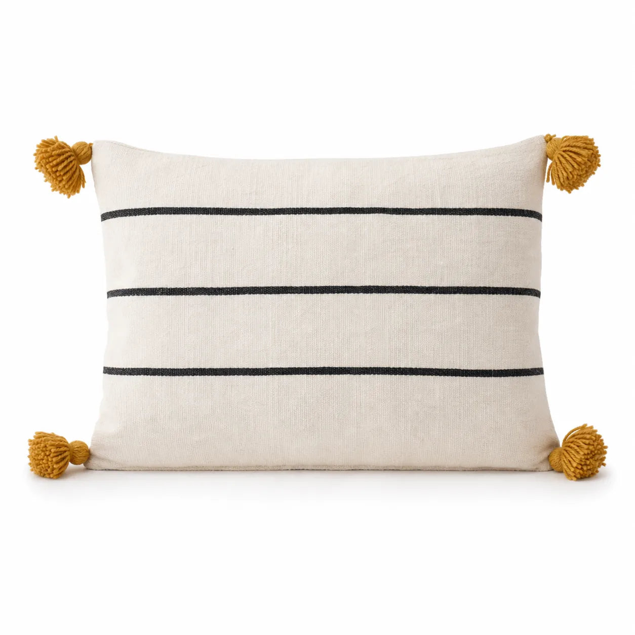 Coussin berbère TIMZIN en laine noir, ocre, sur fond blanc
