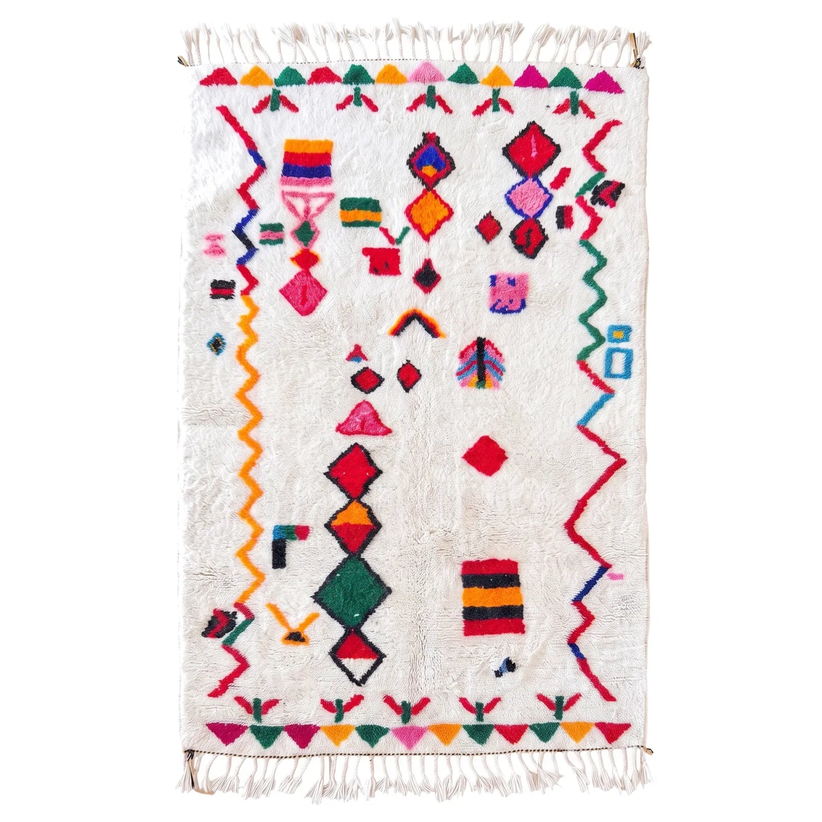 Tapis Azilal Tamaynut sur fond blanc