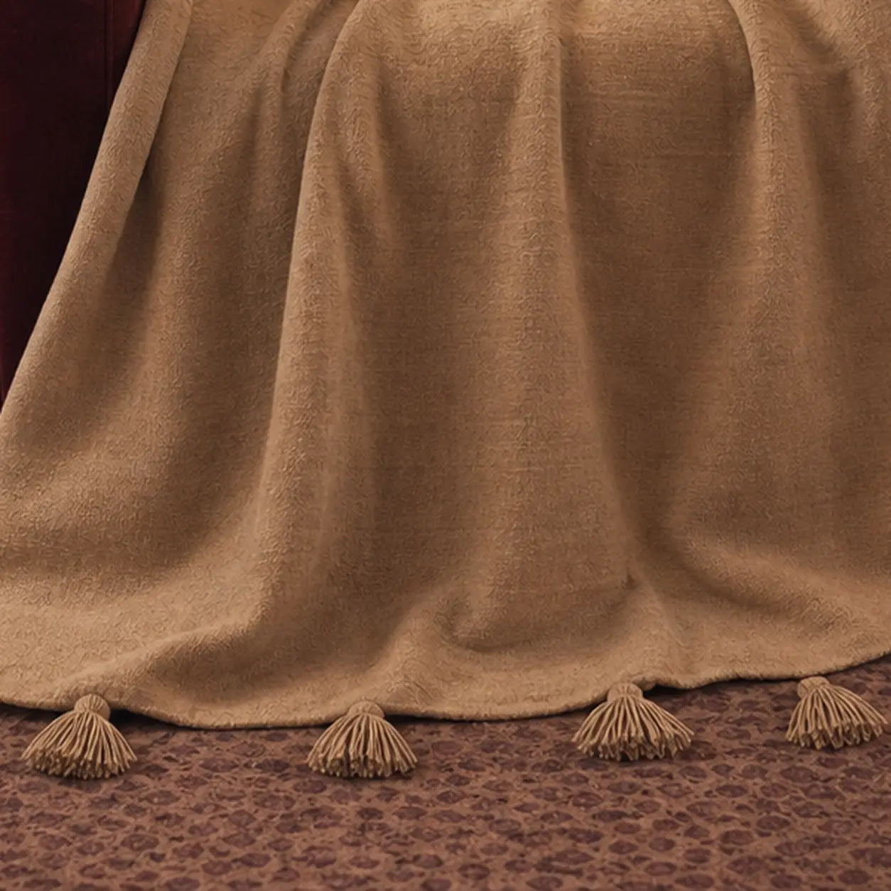 AMLAL, plaid berbère en laine, détail du tissage et des pompons