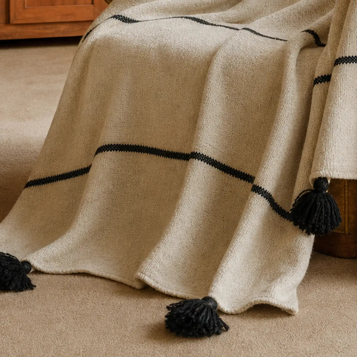 TIMITAR, plaid berbère en laine, détail du tissage et des pompons