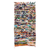 Tapis boucherouite Tawsa 100 × 200 cm, textiles recyclés multicolores noués main, fond blanc